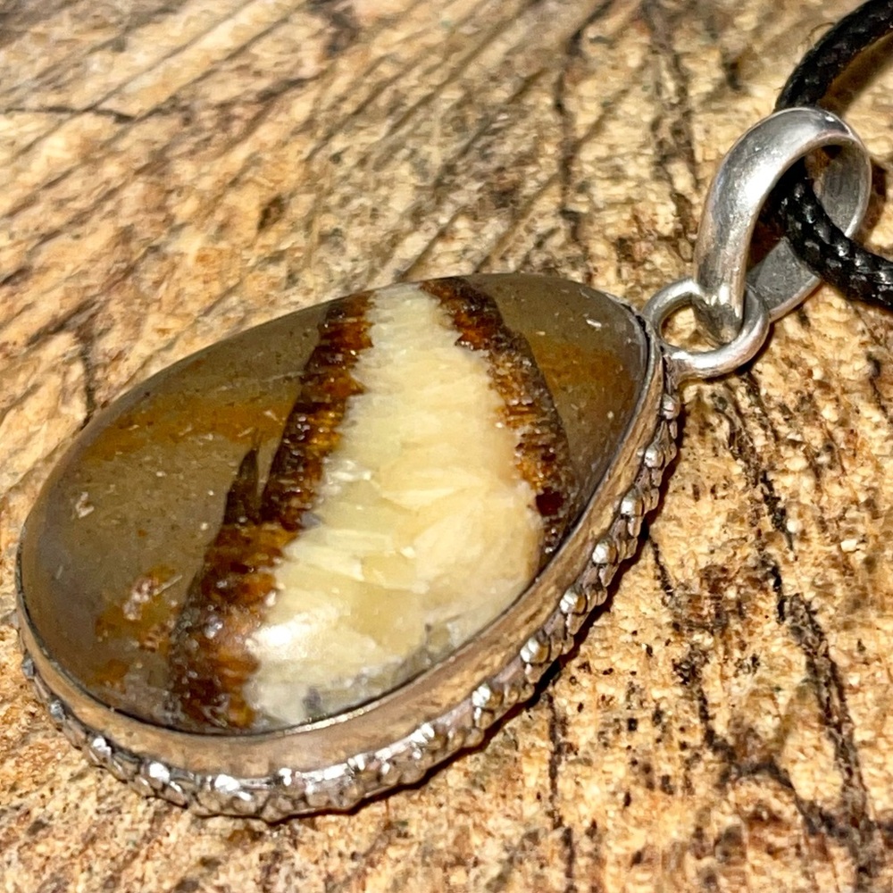 Septarian Nodule Dragon Stone Pendant 1 7/8” - Picture 6 of 10